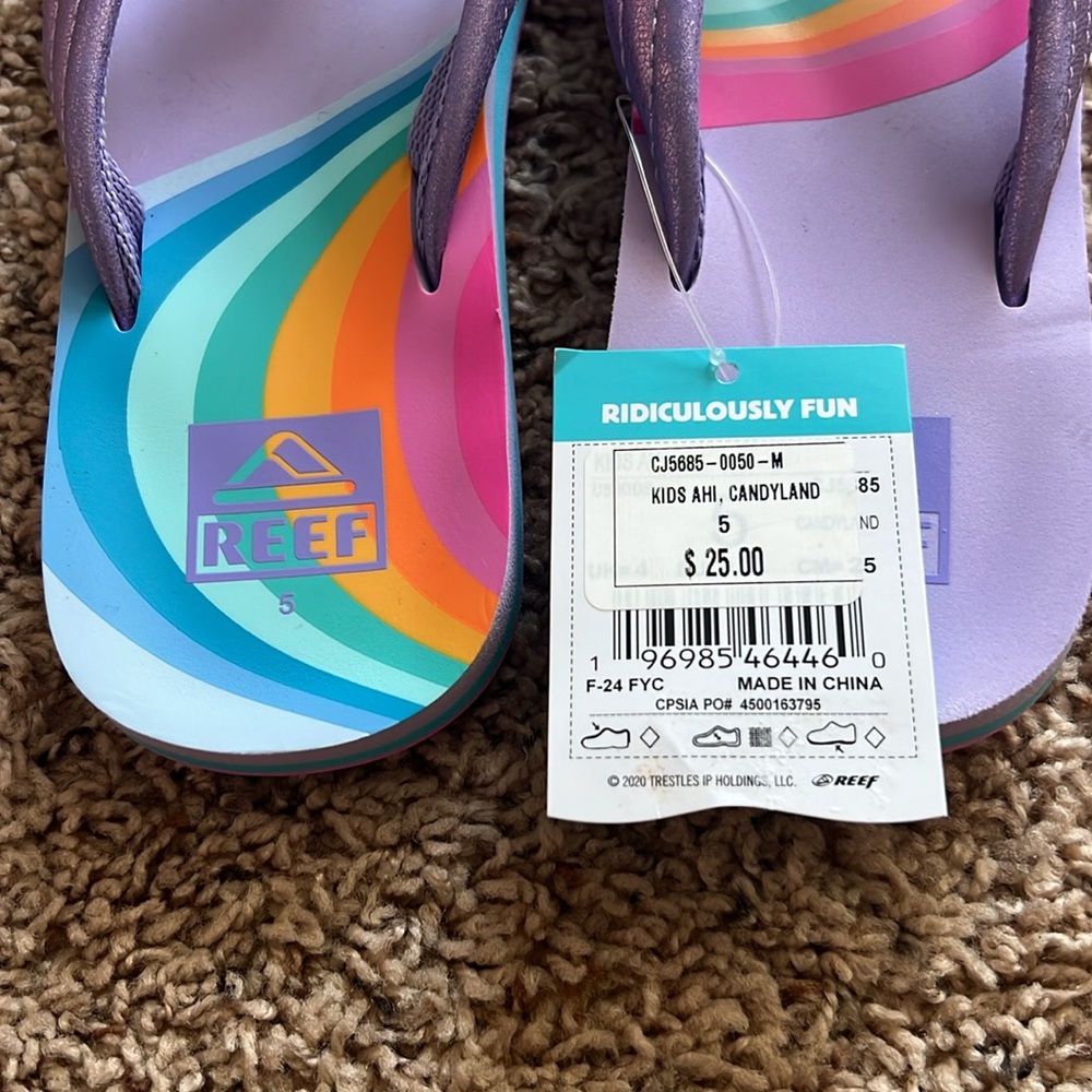 Reef Ahi Flip Flops - Picture 2 of 8